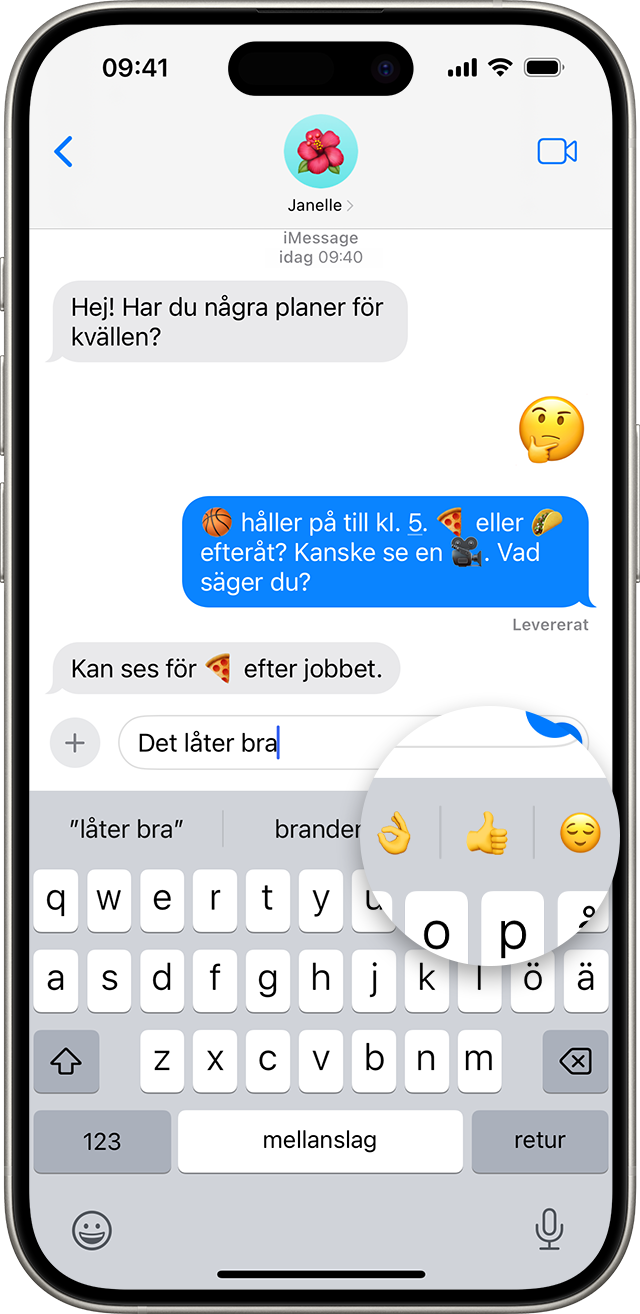 En iPhone-skärm som visar en meddelandekonversation med en föreslagen emoji förstorad högst upp på tangentbordet.
