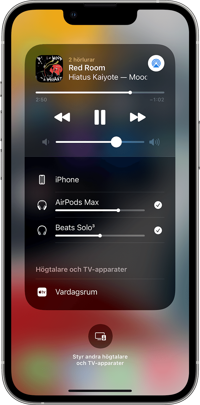 Kontrollcenter på iPhone med musik som spelas upp via delat ljud