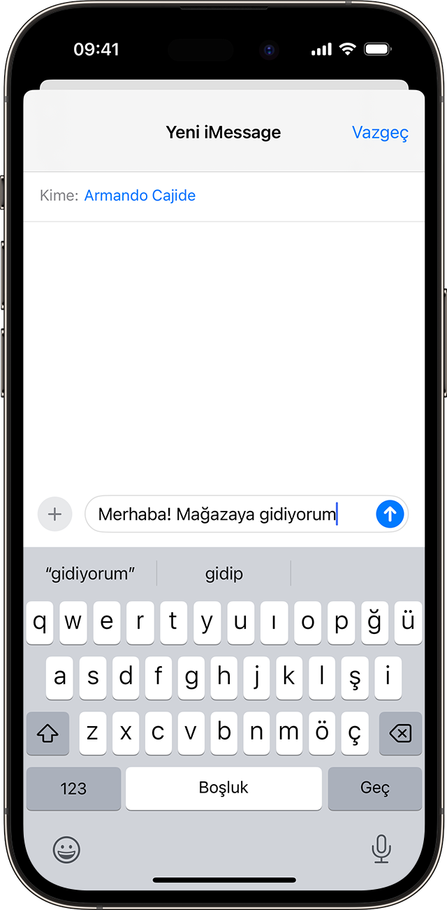 Mesajlar'da bir sözcük yazarken tahmini metni gösteren iPhone ekranı.