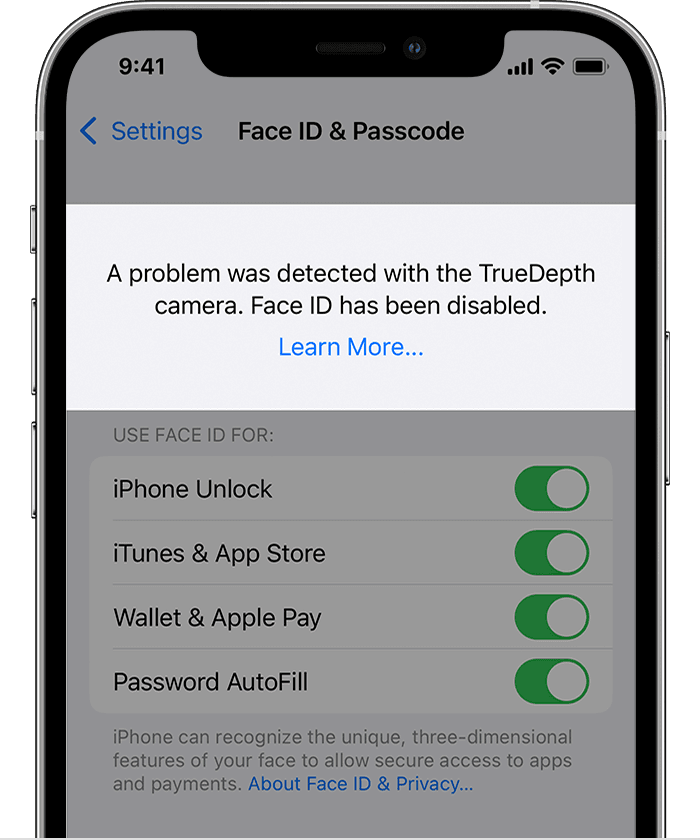 „iPhone“, kuriame rodomas „Settings“ (nuostatos) > „Face ID & Passcode“ („Face ID“ ir slaptažodis) ekranas su viršuje rodomu įspėjimu „A problem was detected with the TrueDepth Camera. Face ID has been disabled.“ (Buvo aptikta su „TrueDepth“ kamera susijusi problema. „Face ID“ išjungtas.).