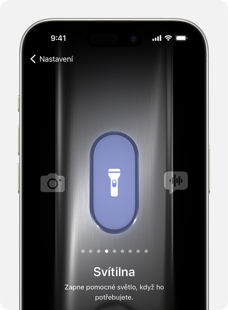 Na iPhonu 15 Pro a iPhonu 15 Pro Max můžete k tlačítku Akce přiřadit funkce, jako je svítilna.