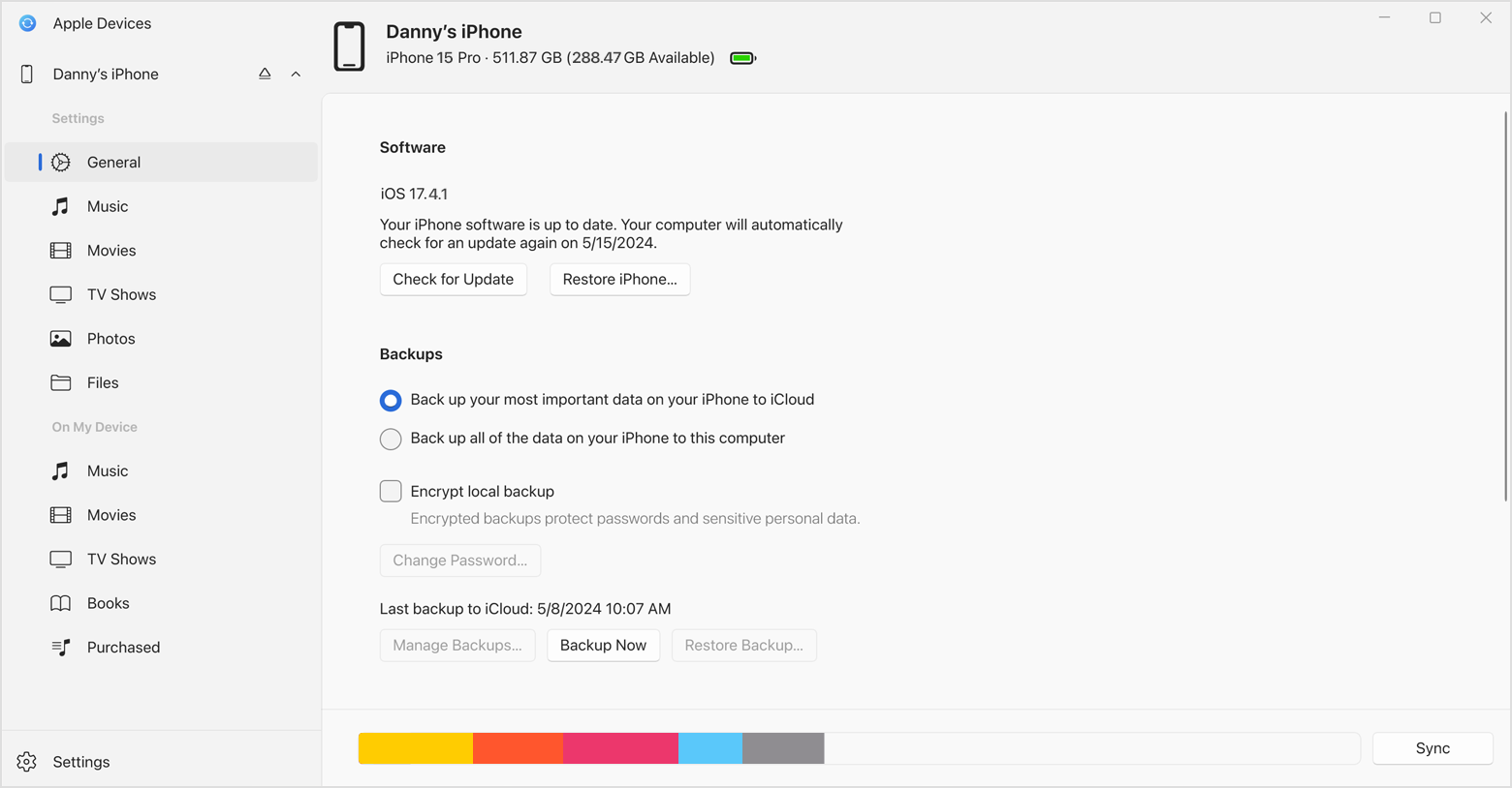 Num PC com a app Dispositivos Apple, pode verificar manualmente se existem atualizações do iOS ao ligar o iPhone.