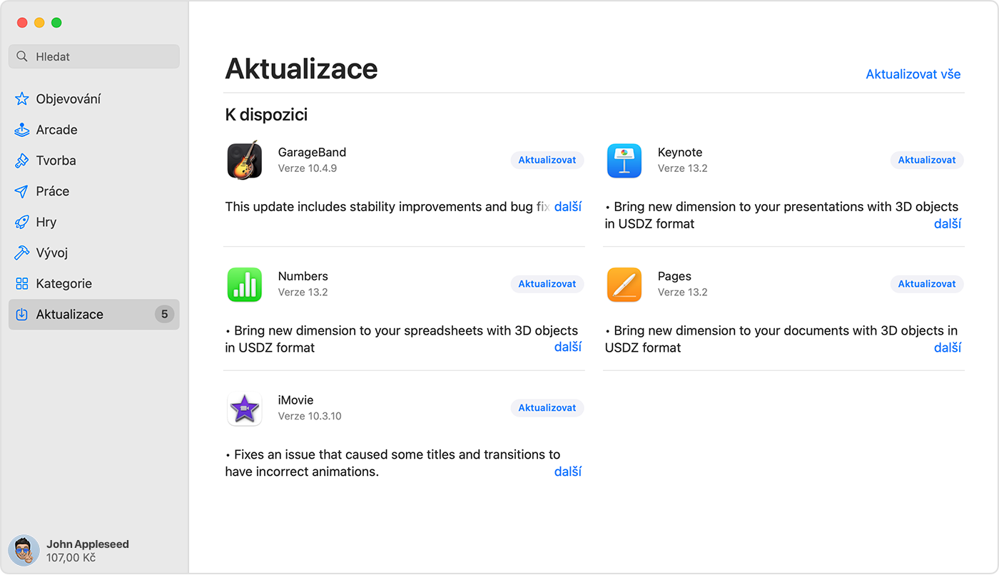 Mac se zobrazeným App Storem a v něm stránkou Aktualizace.