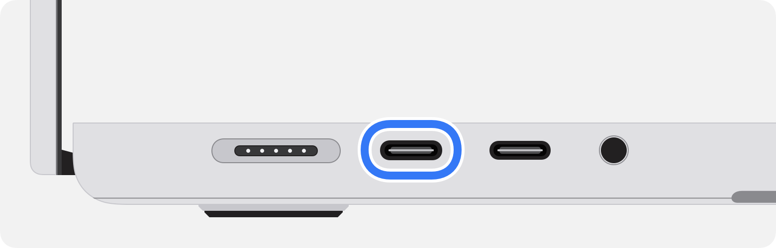 منظر لمنفذ USB-C أقصى يسار جهاز MacBook Pro