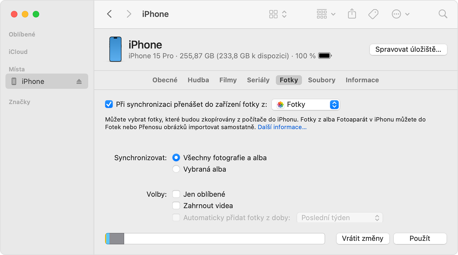 iPhone s možností synchronizovat fotky do zařízení z Fotek