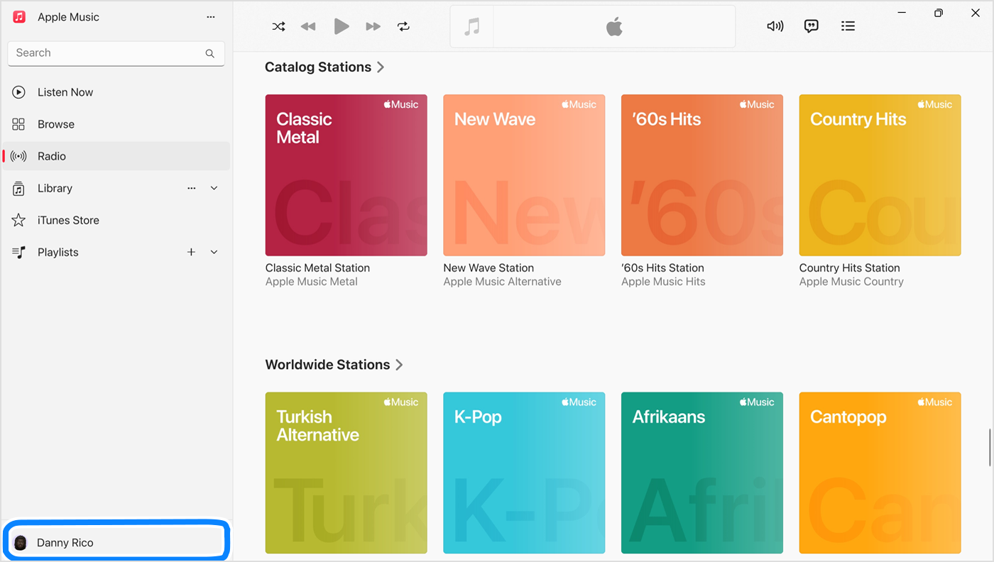 แอป Apple Music สําหรับ Windows ที่แสดงชื่อผู้ใช้ที่เลือกที่ด้านล่างของแถบด้านข้าง