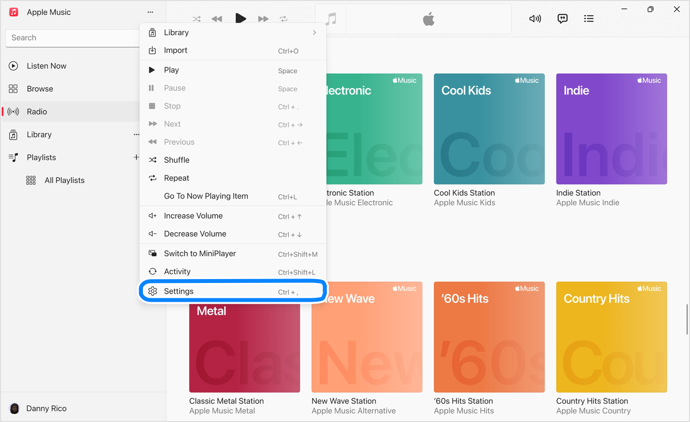 Windows 用 Apple Music アプリで「サイドバーアクション」ボタンをクリックすると開くメニューに「設定」が表示されているところ。